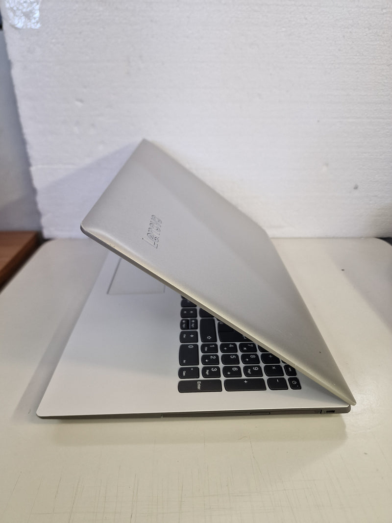 USATO LENOVO IDEAPAD 320 Intel Core i5-8250U 8GB 256GB SSD PC Portatile